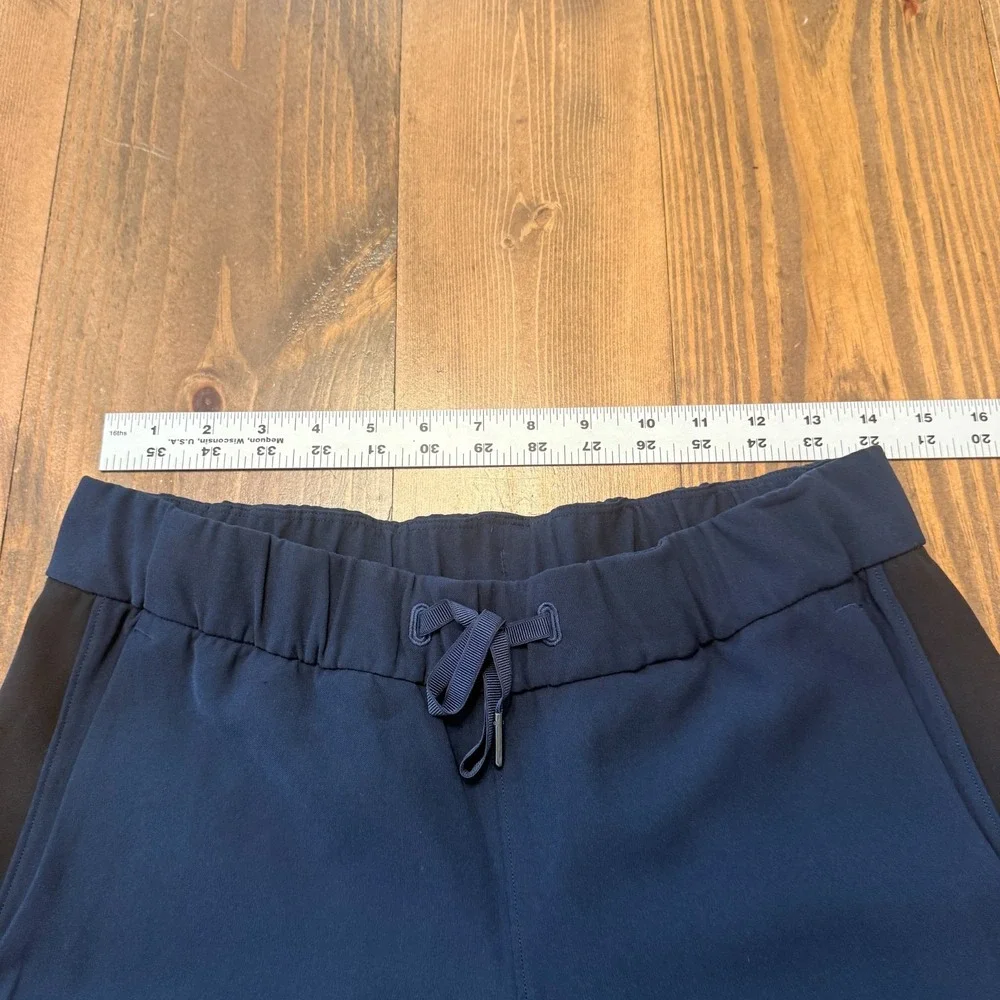 Lululemon Women's On The Fly Straight Leg Pants Size 6‎ Navy Blue Leg Stripe
